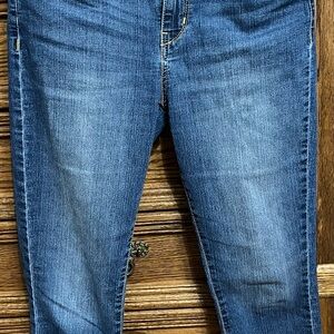 Levis Signature women modern capris, size 8, waist 29, smoke free, bundle & save